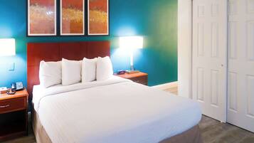 Escrivaninha, cortinas blackout, Wi-Fi de cortesia, roupa de cama