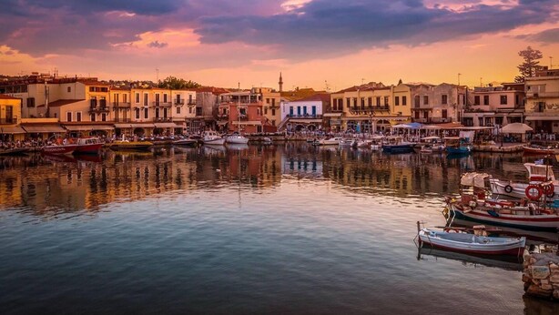 A waterfront town with buildings along the water, boats docked, and a clear sky. - Ruby Studio - Old Town Rethymno (Rethymno)