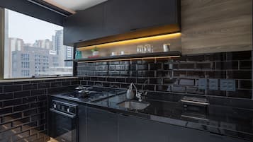 Apartment | Private kitchen | Coffee/tea maker, cookware/dishes/utensils