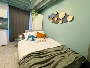 1 chambre, fer et planche à repasser, Wi-Fi, draps fournis