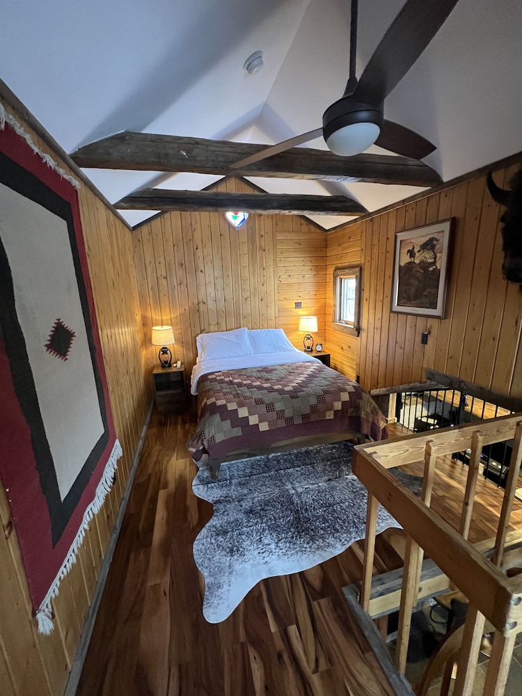 Private Custom Cabin on Yellowstone River with Breathtaking Views