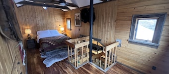 Private Custom Cabin on Yellowstone River with Breathtaking Views