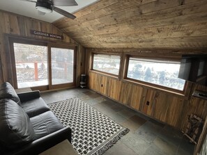 Smart TV - Private Custom Cabin on Yellowstone River with Breathtaking Views (Gardiner)