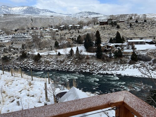 Private Custom Cabin on Yellowstone River with Breathtaking Views