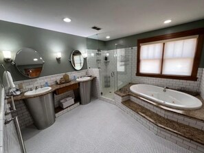 Dusche, Handtücher, Seife, Shampoo