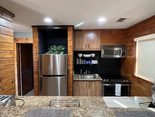 Lakeside Getaway #2 near Canton Trade Days