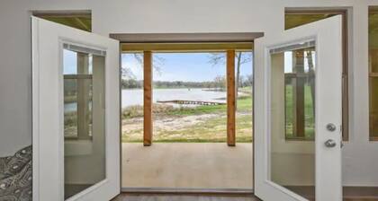 Lakeside Getaway #4 near Canton Trade Days