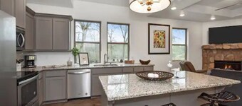 Lakeside Getaway #4 near Canton Trade Days