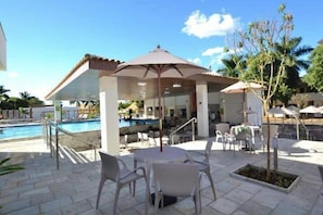 6 piscinas externas