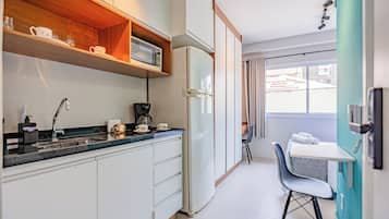 Studio | Private kitchen | Fridge, microwave, stovetop, coffee/tea maker