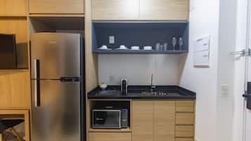 Estúdio superior | Cozinha privada | Geladeira, micro-ondas, cooktop, cafeteira/chaleira