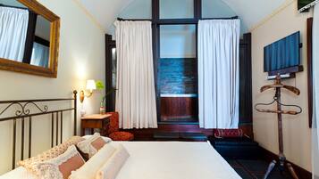 Pietra Lavica Superior | Premium bedding, minibar, in-room safe, desk