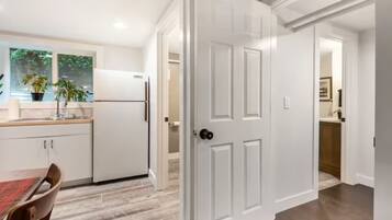 雪櫃、微波爐、焗爐、爐具