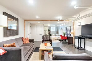 Smart TV, books, stereo