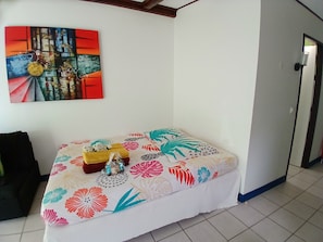 1 chambre, lit parapluie, draps fournis