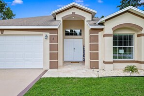 Exterior detail - Cheerful 3-bedroom with a pool in Palm Coast, FL (Palm Coast)