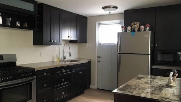 Coffee/tea maker, fridge, microwave, oven