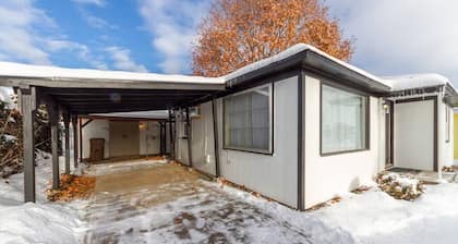 Adorable 2 BD 1 BTH Home Minutes Away from Gonzaga
