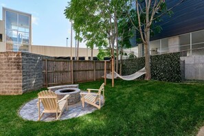 Property grounds - Modern 1 Bd 1 ba Apartment SLU, Grand Center, CWE-Apt F (St. Louis)