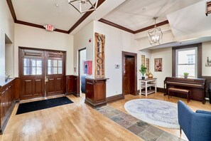 Interior - Stylish 1 Bed SLU, Fox Thtr, CWE (St. Louis)