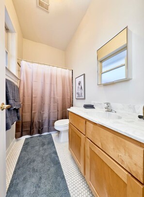 Hair dryer - Stylish 1 Bed SLU, Fox Thtr, CWE (St. Louis)