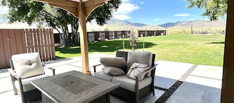 SUNSHINE RANCH
Elegant Country Retreat