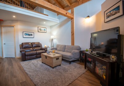 Entire Cabin, Fully Equipped, Across from the water. Fisherman approved.