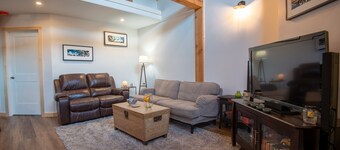 Entire Cabin, Fully Equipped, Across from the water. Fisherman approved.