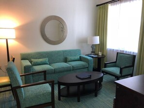 TV, DVD player, stereo - Harborside at Atlantis (Paradise Island)