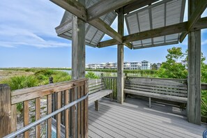 Property grounds - 2BR Coastal Cottage w/ Private Courtyard + Close to Beaches| Coconut Cottage (Destin)