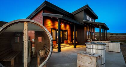 Luxury Vacation Rental with Premium Cedar Wood Sauna, Hot Tub, and Cold Plunge