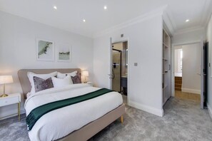 Apartment, 2 Queen Beds | 2 bedrooms, free WiFi, bed sheets - Captivating 2-bed Apartment in North London (London)