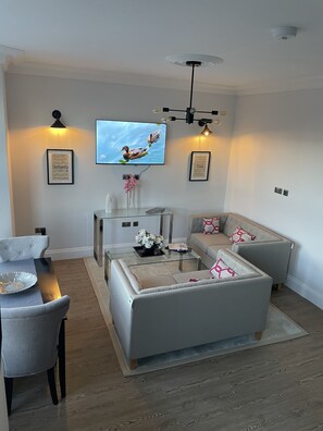 Interior - Captivating 2-bed Apartment in North London (London)