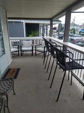 Property grounds - Hampton Beach ♡ Ocean Retreat - Steps From The Sand and Strip! (Hampton)