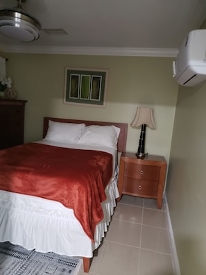 1 bedroom, iron/ironing board, free WiFi, bed sheets - 1-bedroom vacation room just 12 minutes from University of Central Florida (Orlando)