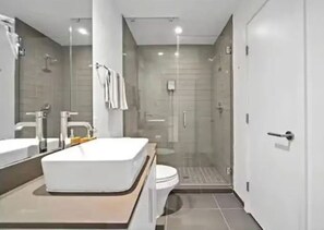 Dusche, Handtücher, Seife, Toilettenpapier