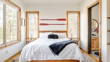 2 bedrooms, desk, iron/ironing board, travel crib