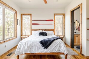 2 Schlafzimmer, Schreibtisch, Bügeleisen/Bügelbrett, Reisekinderbett