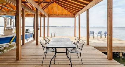 Lakefront Cabin Escape 3BR Pvt Dock & Hot Tub