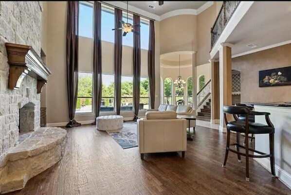 Smart TV, fireplace, stereo, offices