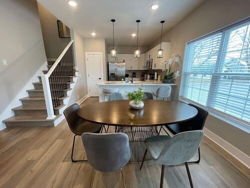 Rooftop Patio near Downtown with Garage Parking