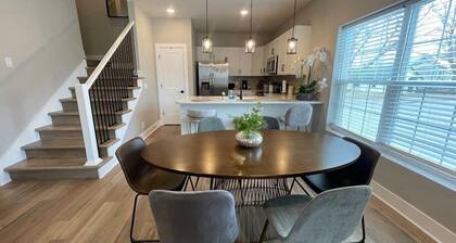 Rooftop Patio near Downtown with Garage Parking