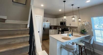 Rooftop Patio near Downtown with Garage Parking