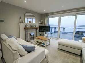 Cottage | Living area - White Sails (Y Felinheli)