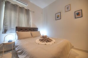 2 bedrooms, iron/ironing board, free WiFi, bed sheets