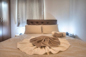 2 chambres, fer et planche à repasser, Wi-Fi gratuit, draps fournis