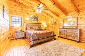 2 bedrooms, iron/ironing board, bed sheets - Comfort Cabin Bearway To Heaven w Private Hot Tub (Pigeon Forge)