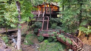 Exterior - The Double Creek Cabin 
0.25 of a mile to Ober Gatlinburg!!! (Gatlinburg)