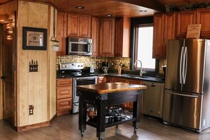 冰箱、微波炉、烤箱、炉灶