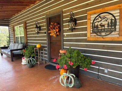 Spacious house with amazing mountain views in the Potato Hills